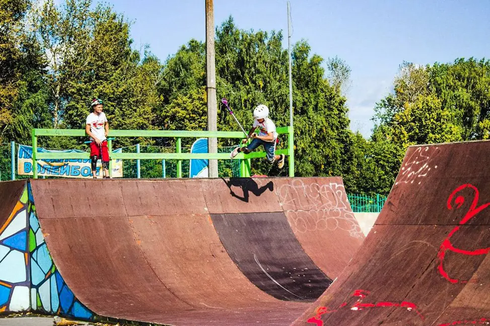 О двукратном чемпионе России по самокату Диме Фазолове и его про-модели кед для катания «FAZA» О двукратном чемпионе России по самокату Диме Фазолове и его про-модели кед для катания «FAZA»