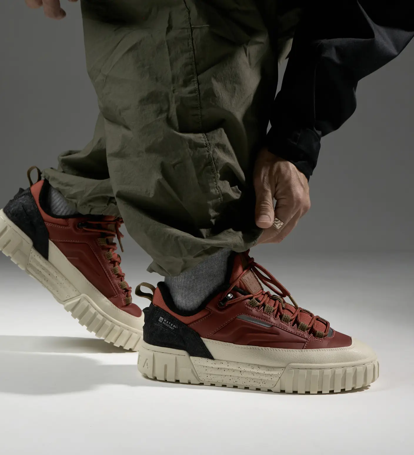 Кроссовки FORESUTA